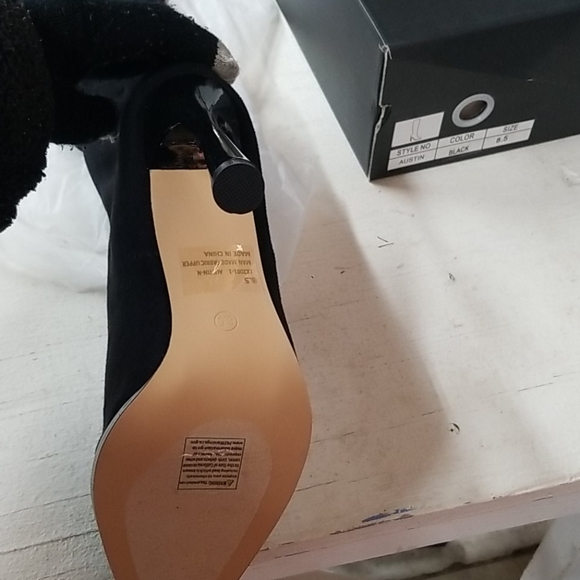 Boots - Picture 3 of 8